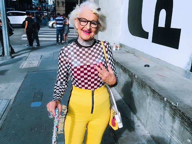 Bunicuta fashion pe strazile din Los Angeles