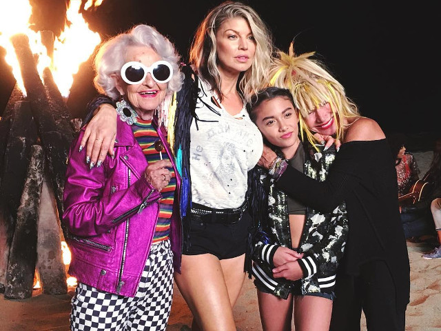 Winkle se fotografiaza alaturi de vedete internationale