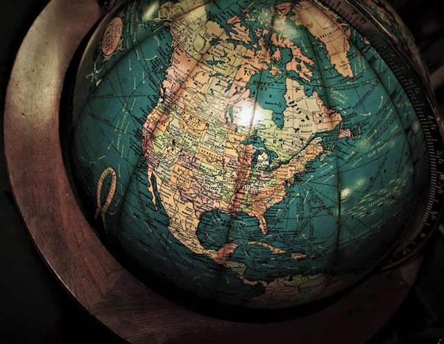 Viteza de rotatie a Pamantului in jurul propriei axe variaza in timp