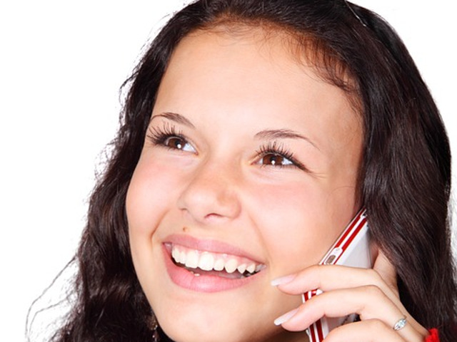 In timpul apelului se aud sunete ciudate sau se face ecou