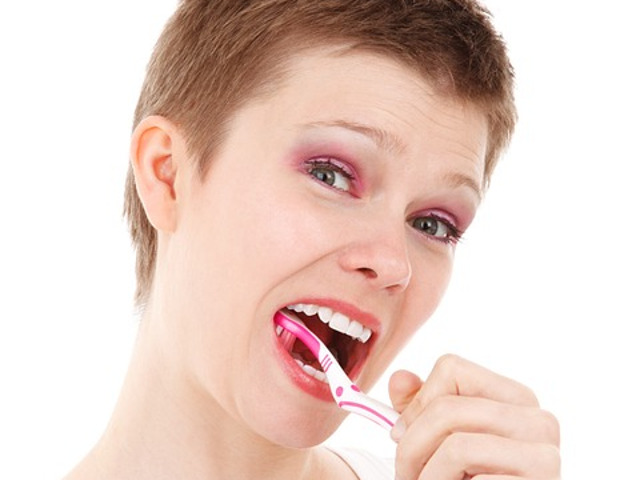 Spala-te pe dinti inainte de a lua micul dejun