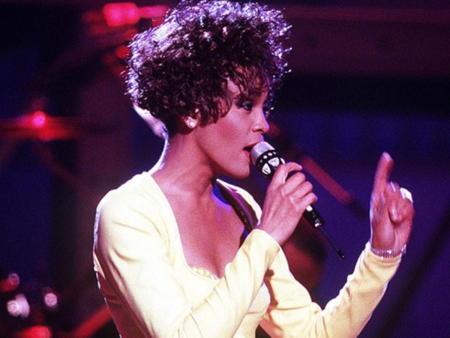 Canta melodiile lui Whitney Houston