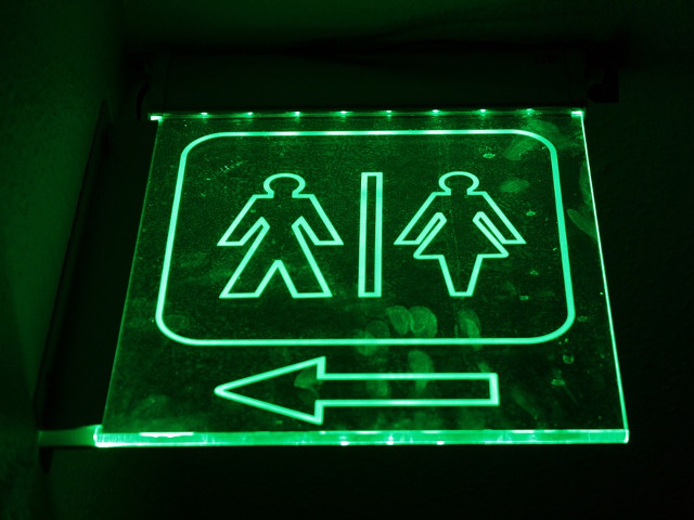 A pornit alarma antifumat din toaleta