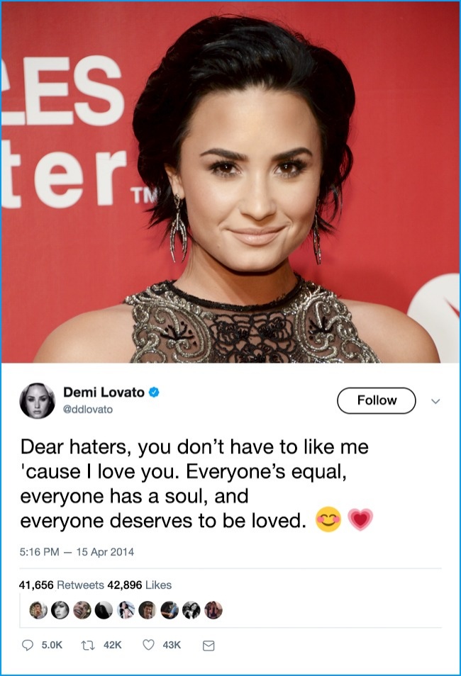 Demi Lovato le transmite multa iubire celor care o critica