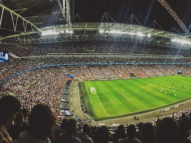 Nu-i interzice sa iasa cu prietenii