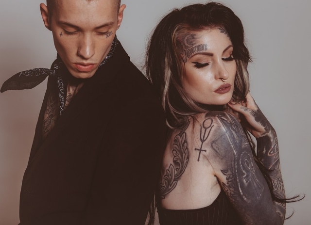 ...sau chiar pe fata