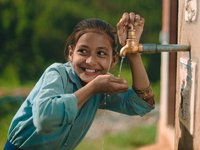 Fetele intarzie la scoala pentru ca trebuie sa aduca apa