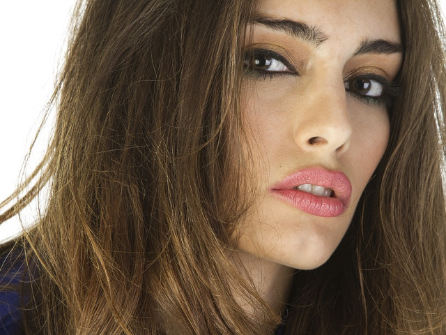 Evita sa iti umezesti buzele cand e frig afara