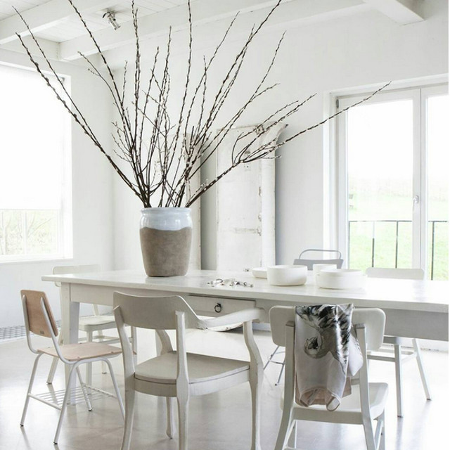 Albul este preferatul minimalistilor, deoarece eprima perfect stilul curat si chiar modest al acestora