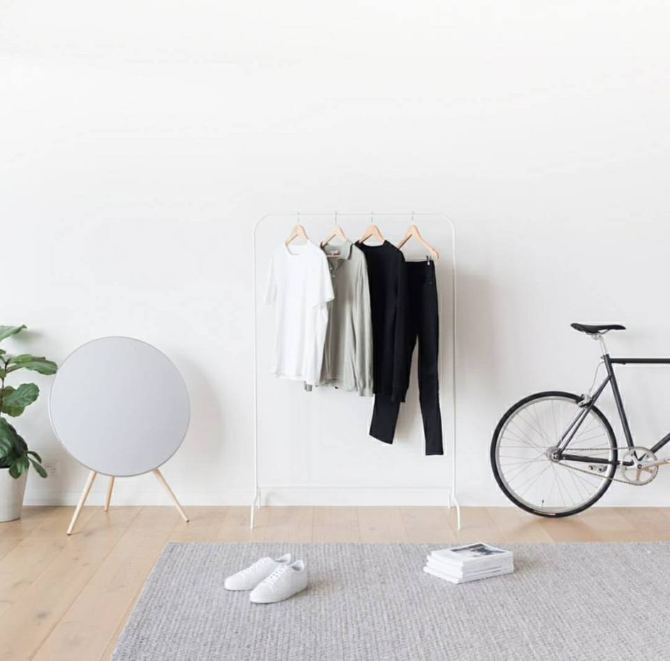 Persoanele minimaliste au doar cateva articole vestimentare