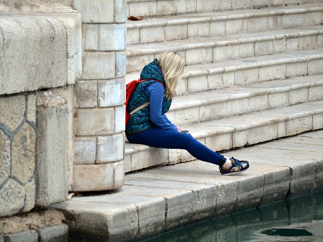 Lasa grijile in urma