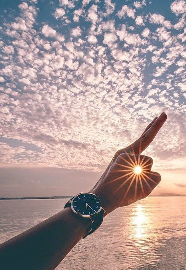 Soarele cuprins in mana