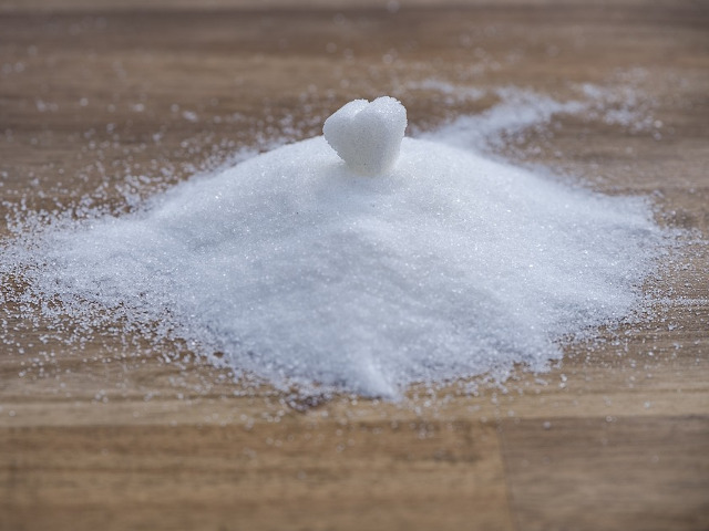 Urina aplicata pe zahar granulat