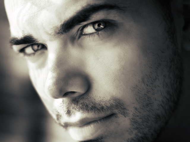 Se uita mereu in ochii tai