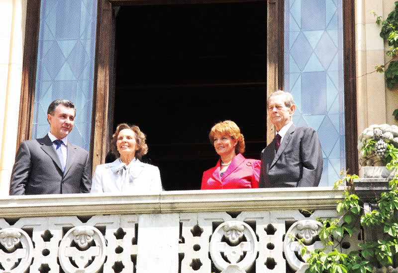 Familia Regală a României la întoarcerea Regelui Mihai I la Castelul Peleș du