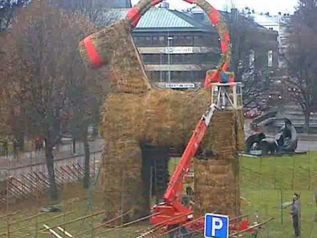 In Suedia se inalta o capra inalta de 13 metri, realizata din paie
