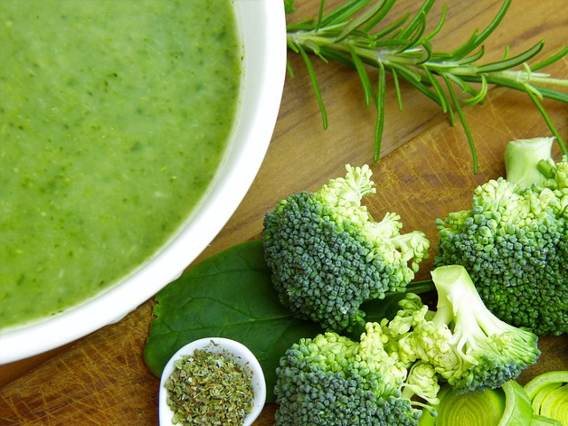 Supa crema de broccoli in loc de ciorba de coaste de porc