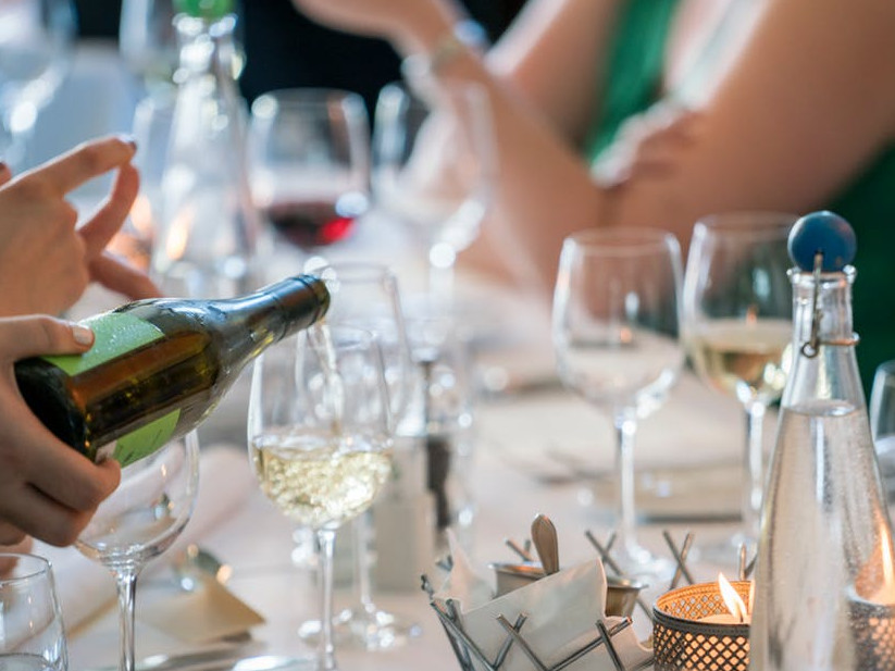 Poti refuza bautura, dar in anumite conditii