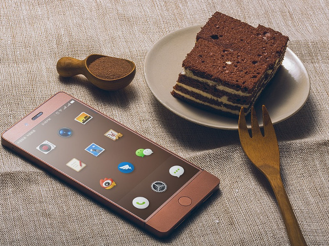 Nu iti pune obiectele pe masa