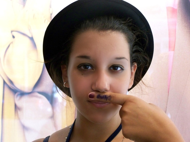 662 de persoane costumate in Charlot