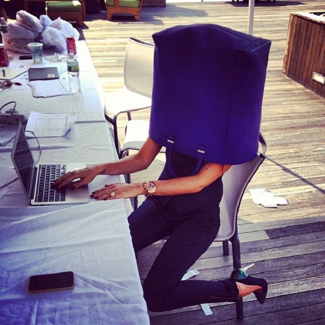 Victoria Beckham, cea mai buna modalitate de a iesi din casa atunci cand nu ai dormit cat trebuie