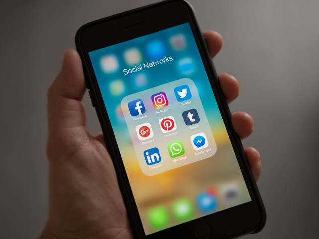 Stai pe telefon inainte de somn