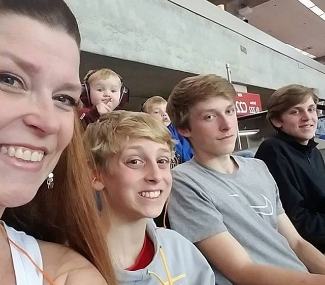 10+ copii care au reusit sa "strice" pozele adultilor, iar rezultatul nu e rau deloc