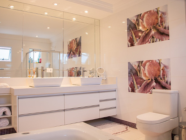 Recipiente aproape goale