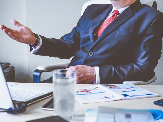 Felul in care o persoana comunica cu subalternii spune multe despre caracterul ei