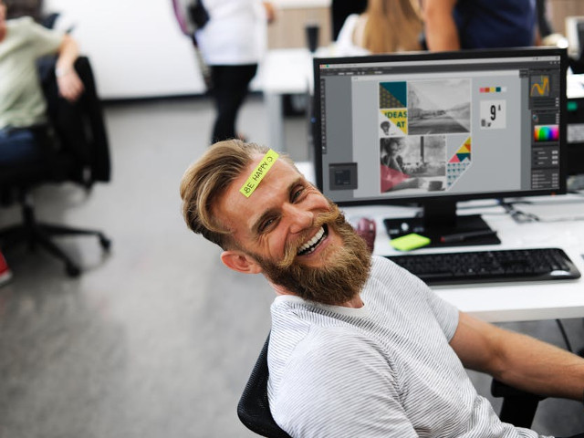 Barbatii nu sunt mai amuzanti decat femeile. Ei doar fac mai multe glume