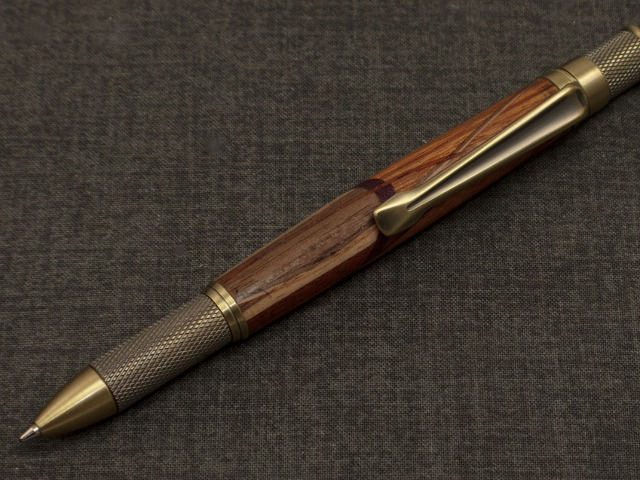 Pixuri sau carti postale: da