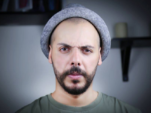 Una spune si alta face