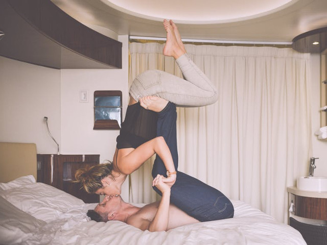 Gaseste bucurie in orice alegi sa faci. Fiecare slujba, relatie, locuinta. Este responsabilitatea ta sa iubesti ce ai, iar daca nu iubesti, sa pleci - Chuck Palahniuk