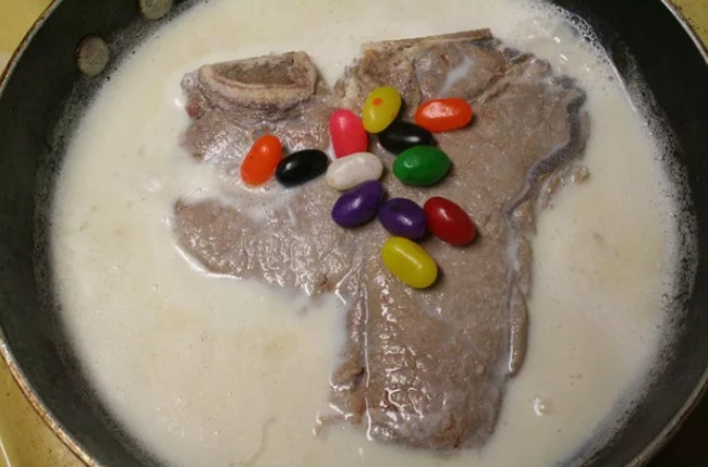 Lapte, carne si bomboane.