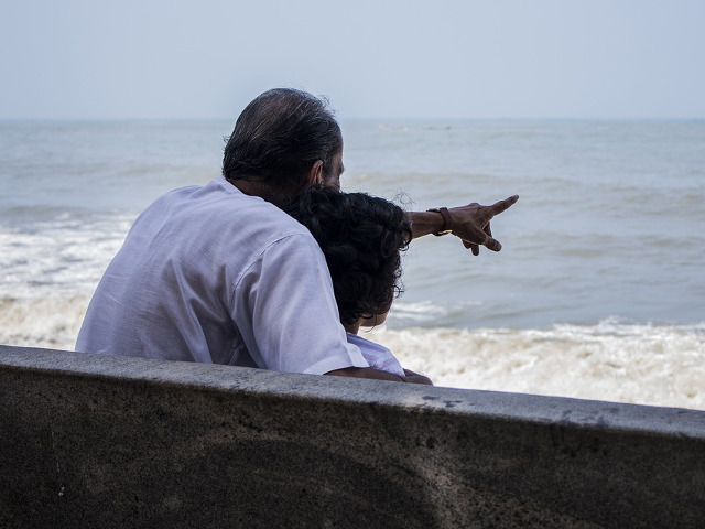 Bunicii isi ajuta nepotii sa descopere lumea