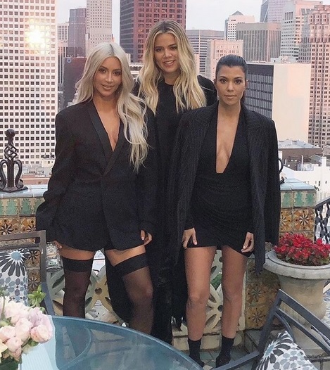 Surorile fac furori atunci cand pasesc intr-o incapere