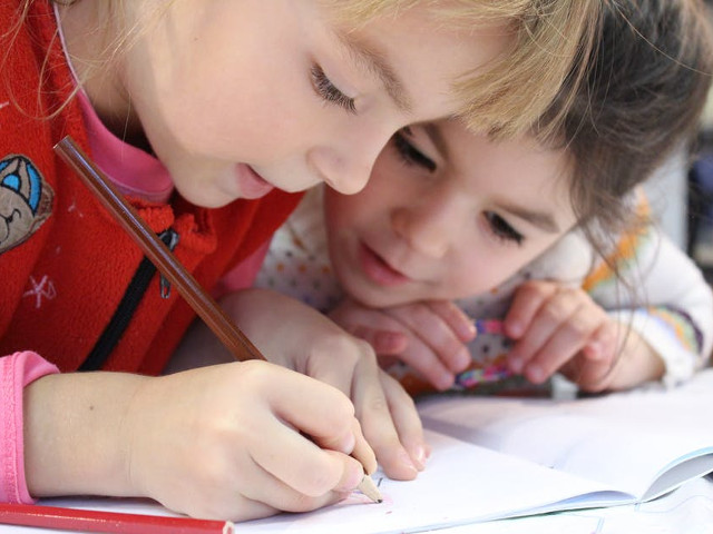 Performantele scolare au de suferit