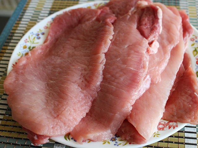 Nu lasi bucatile de carne la scurs