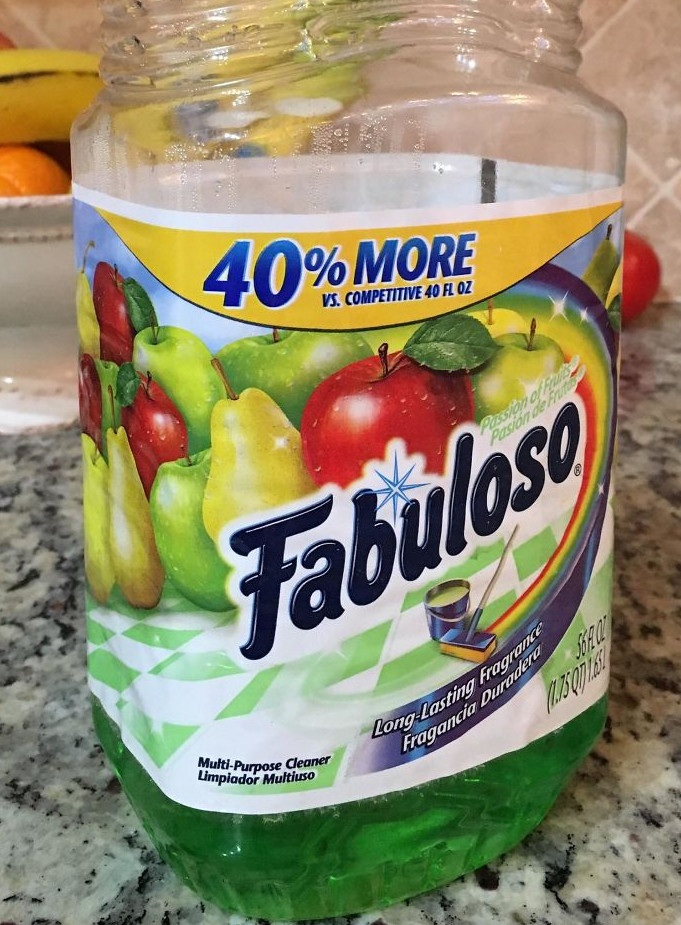 Nu e un ambalaj de suc, ci unul de solutie de curatat suprafetele