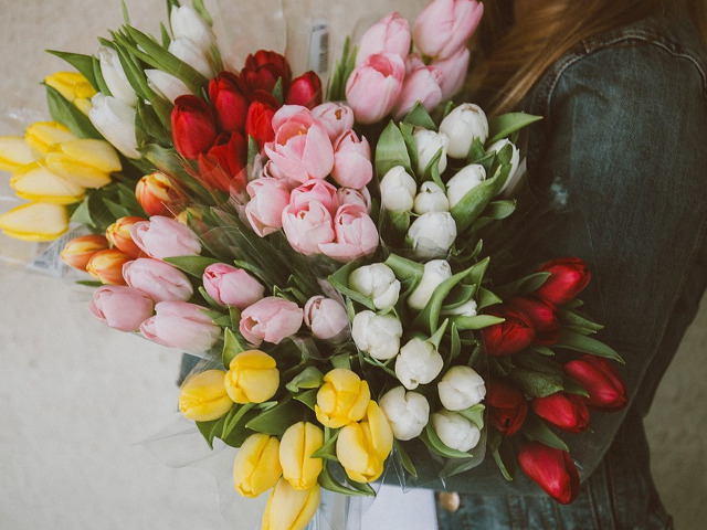 Ce flori se ofera femeilor