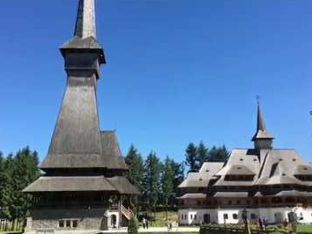 Biserica de lemn de la Manastirea Sapanta-Peri este cea mai inalta biserica de lemn din intreaga lume