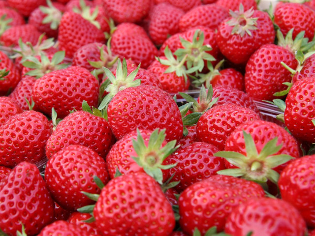 Capsunele sunt singurele fructe care au semintele in exterior
