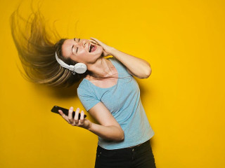 Nivelul de dopamina din creier creste atunci cand ascultam muzica preferata