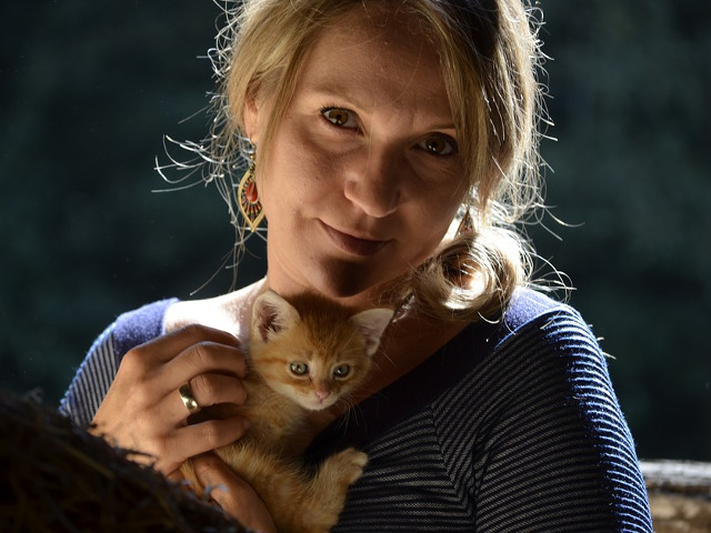 Haine pline de scame sau par de animale