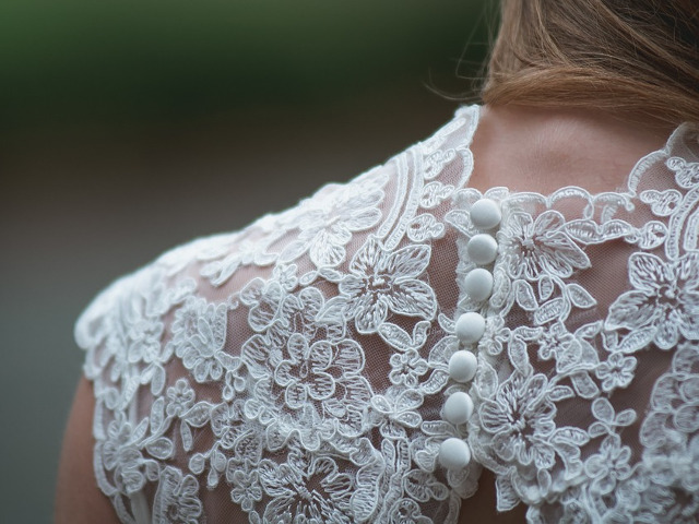 Lucruri din dantela sau brodate