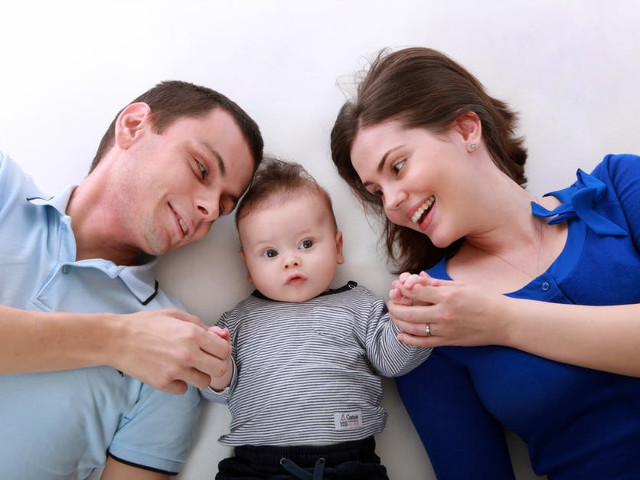 Bebelusii dorm in patul parintilor