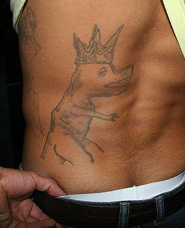 10+ tatuaje bizare pe care nici "proprietarii" nu inteleg de ce le-au facut