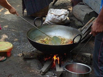 Ce nu au voie femeile sa faca in Vinerea Neagra