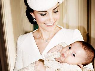 Mamele regale trebuie sa isi alapteze copiii