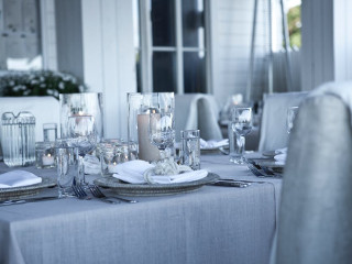 Nu pui pahare si tacamuri de acelasi tip